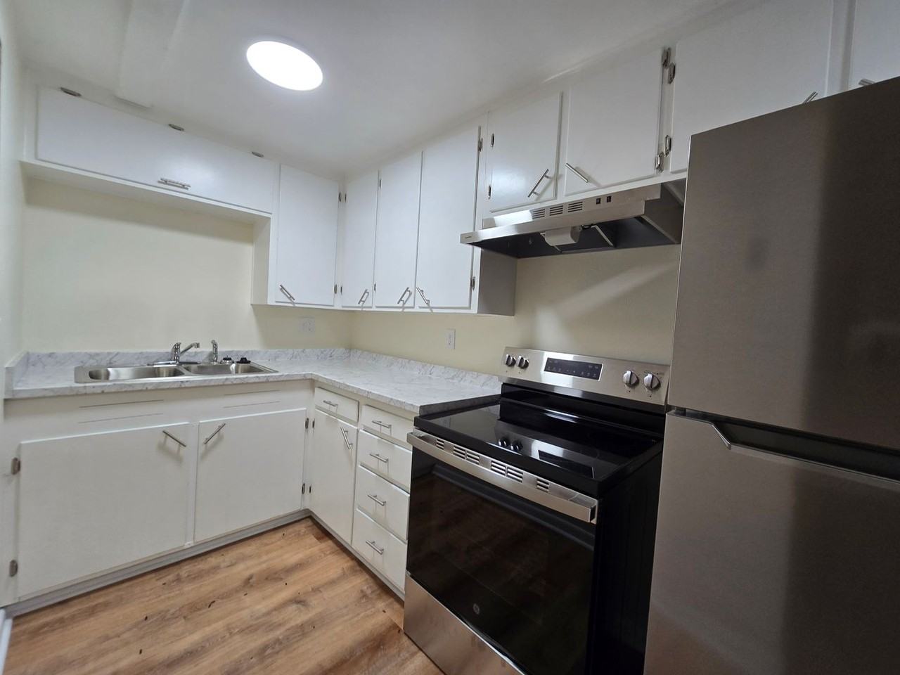 325 15th - Photo 4 of 16