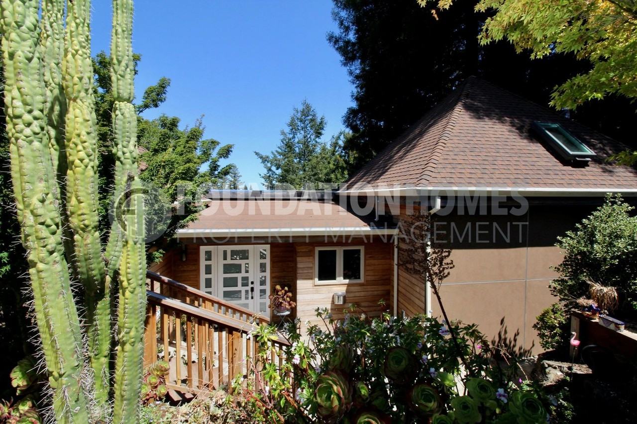 754 Panoramic Hwy - Photo 4 of 22