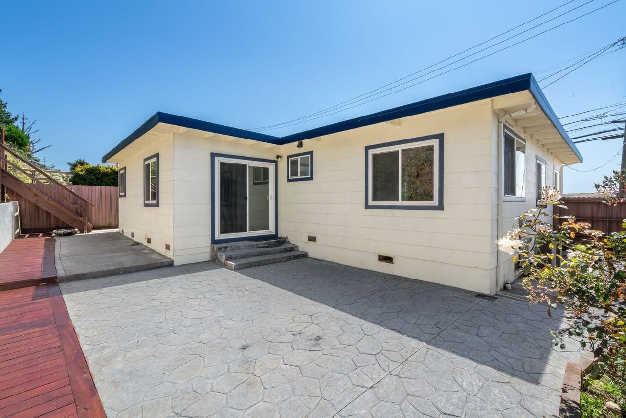 583 Manor Dr - Photo 2 of 46