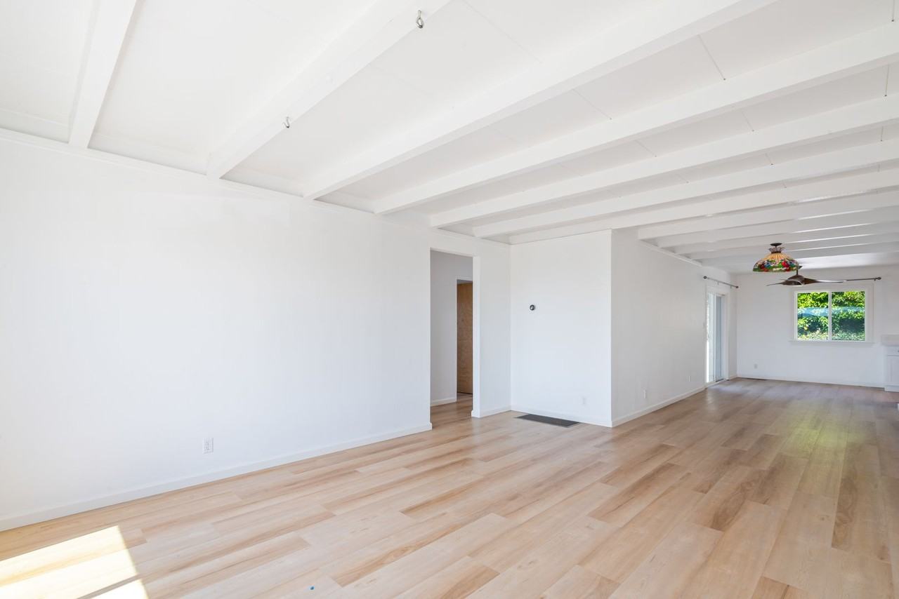 583 Manor Dr - Photo 3 of 46