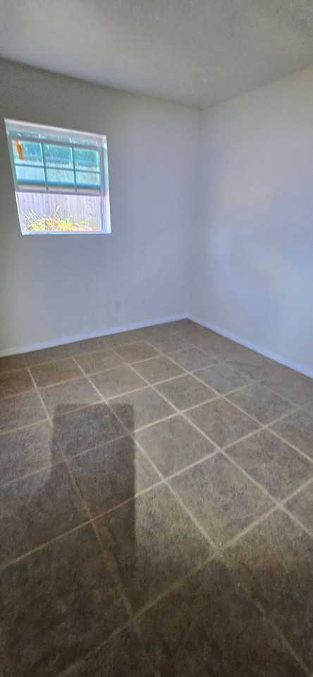 9801 Larkspur Ln - Photo 4 of 19
