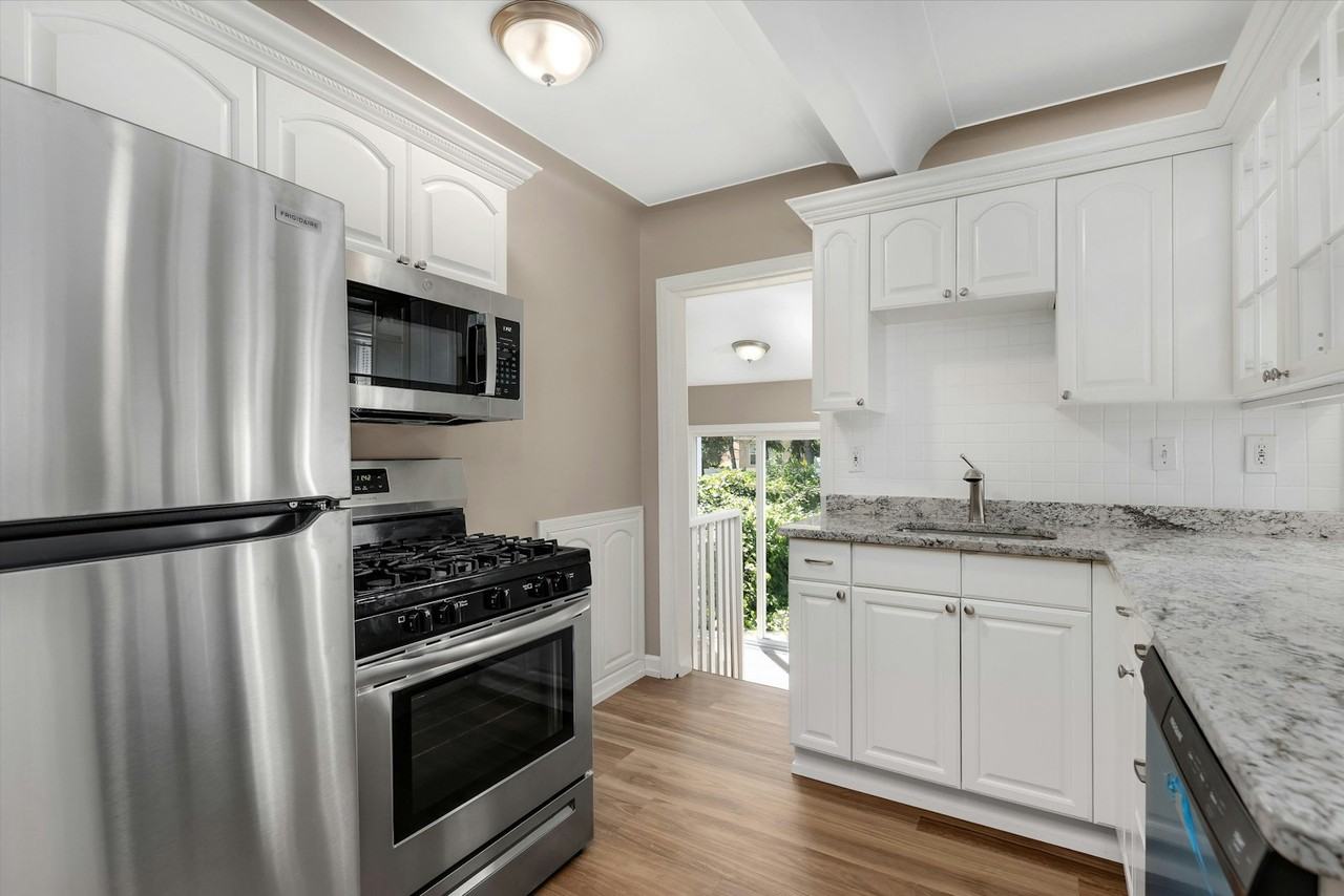 712 Golf Avenue - Photo 2 of 23