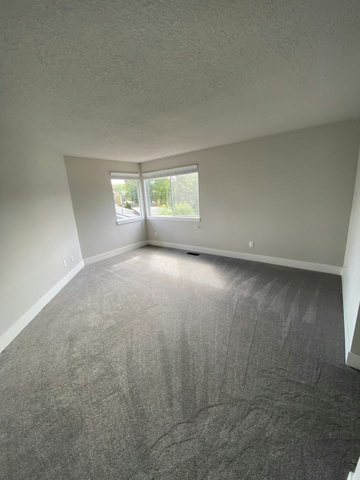 5835 Northwest Landing Drive - Photo 4 of 13