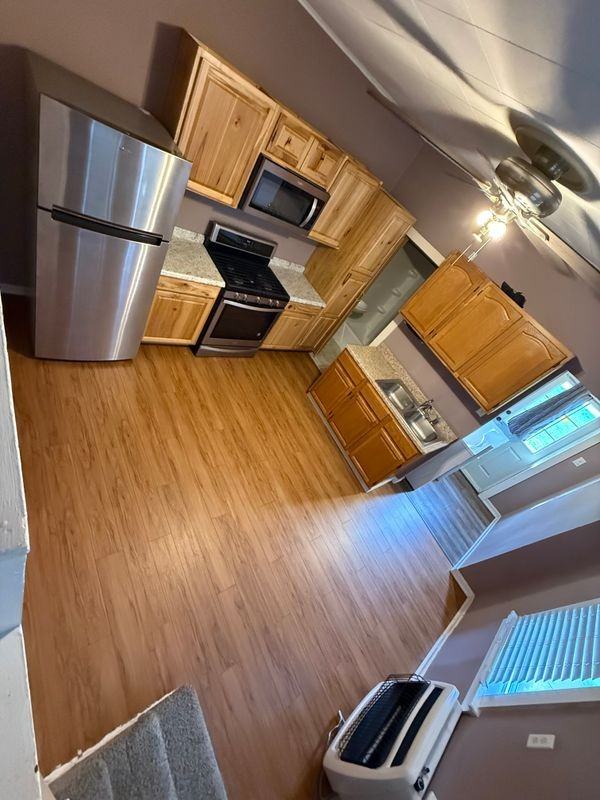 258 1/2 E Grove St - Photo 2 of 11