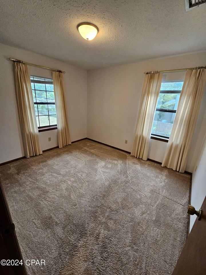 1437 Parkway Dr - Photo 7 of 19