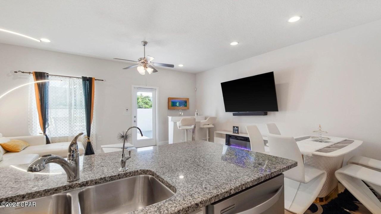 7482 Shadow Lake Dr - Photo 5 of 19