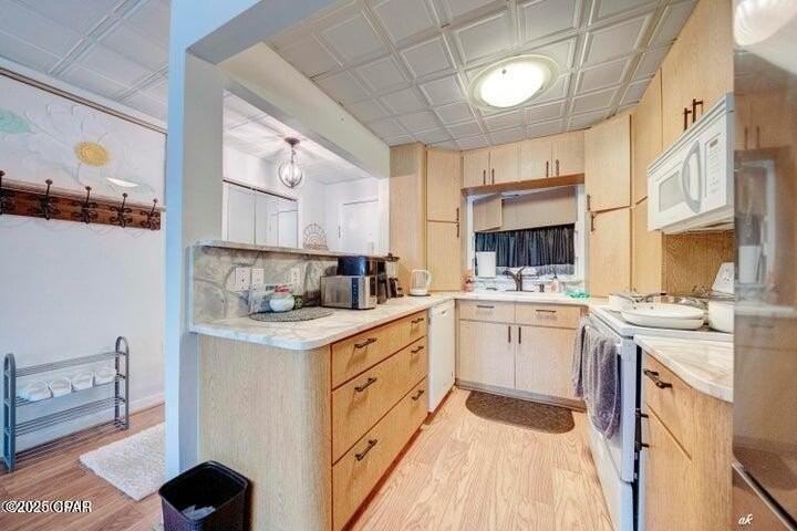 105 105 Allen 65 Avenue #65 - Photo 7 of 26