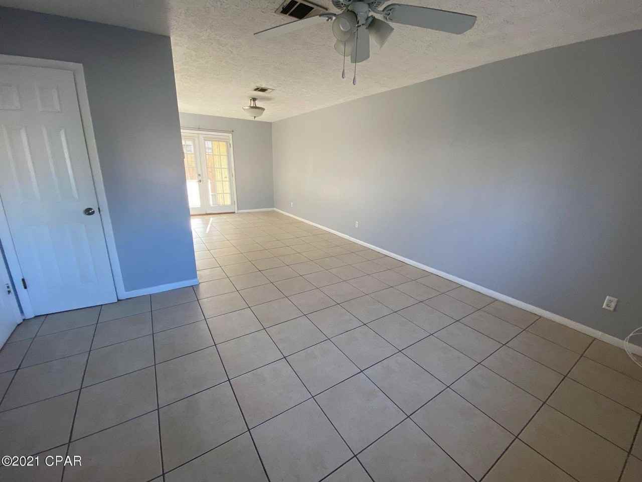 409 Venetian Way - Photo 3 of 13