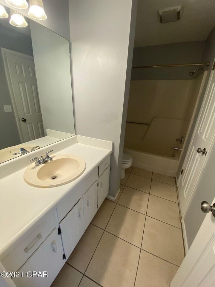 409 Venetian Way - Photo 6 of 13