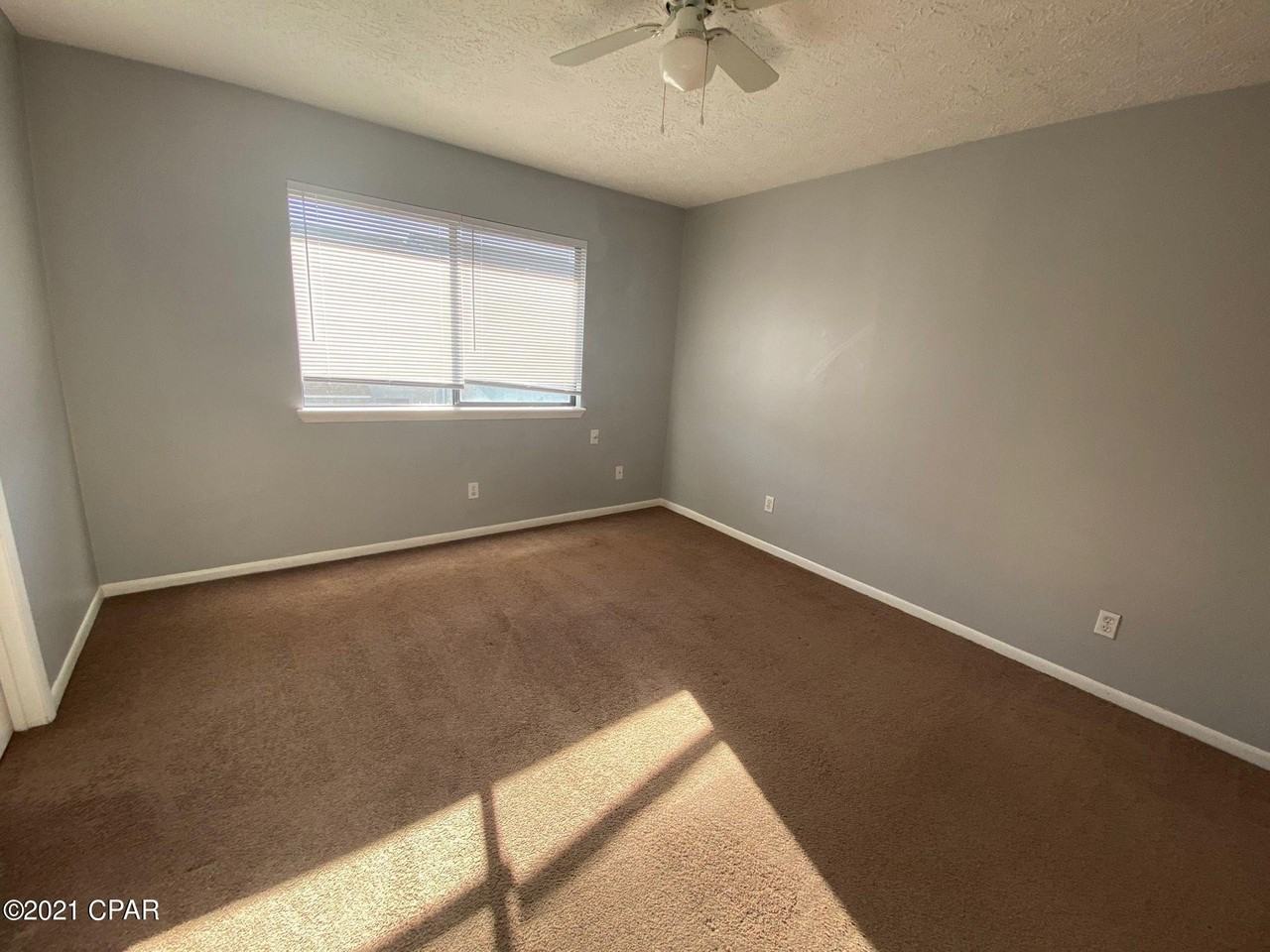 409 Venetian Way - Photo 7 of 13