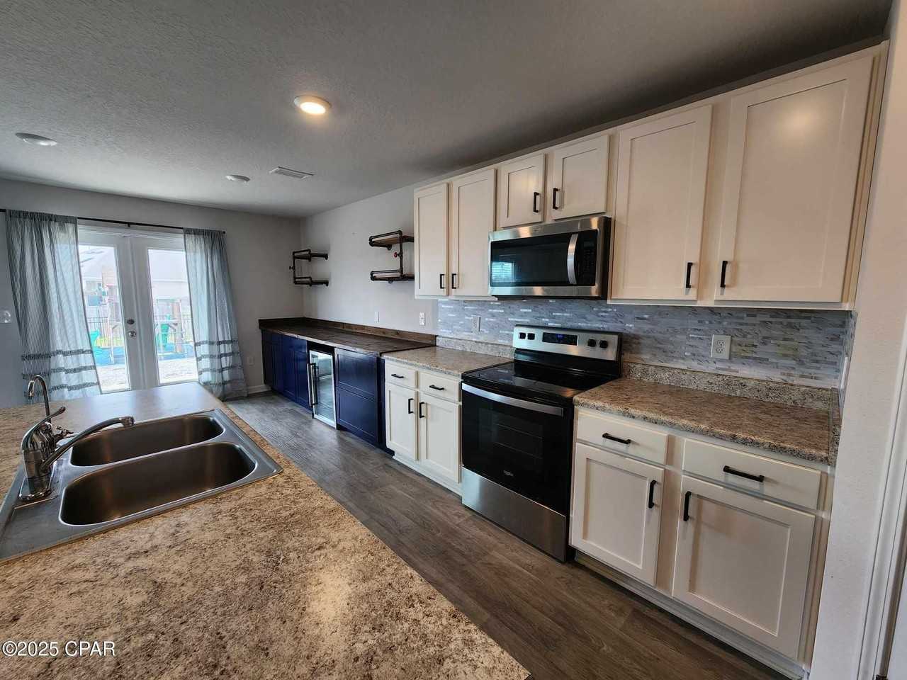 7300 Ellie B Dr - Photo 4 of 15