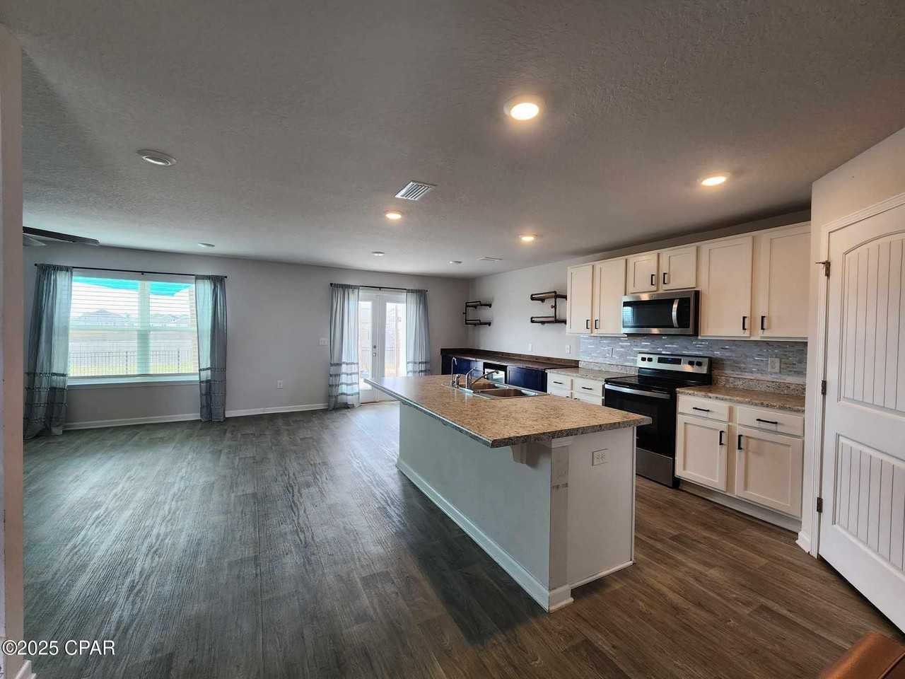 7300 Ellie B Dr - Photo 5 of 15