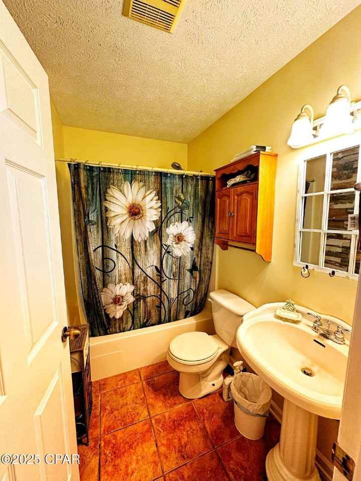 165 Moss Ave - Photo 2 of 14