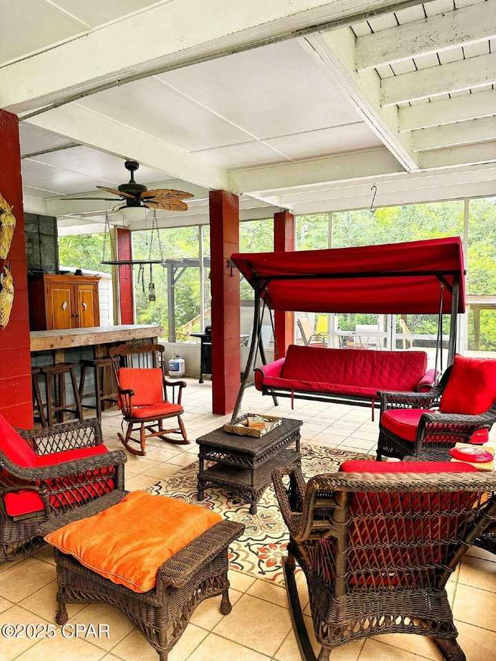 165 Moss Ave - Photo 5 of 14