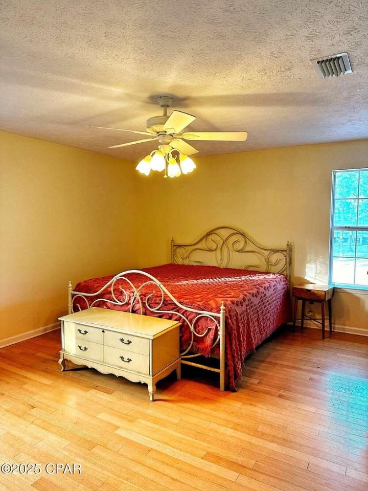 165 Moss Ave - Photo 6 of 14