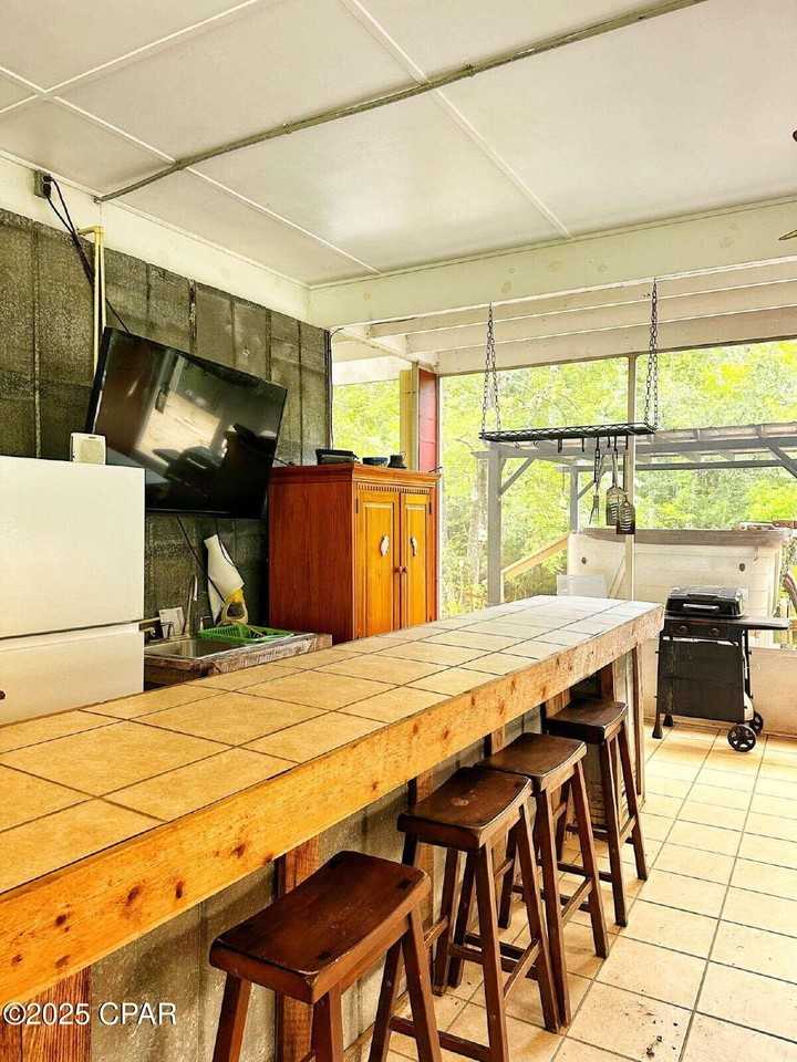 165 Moss Ave - Photo 7 of 14