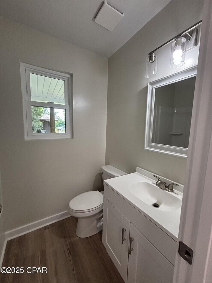 715 W 17th St Apt 3 #3 - Photo 4 of 8