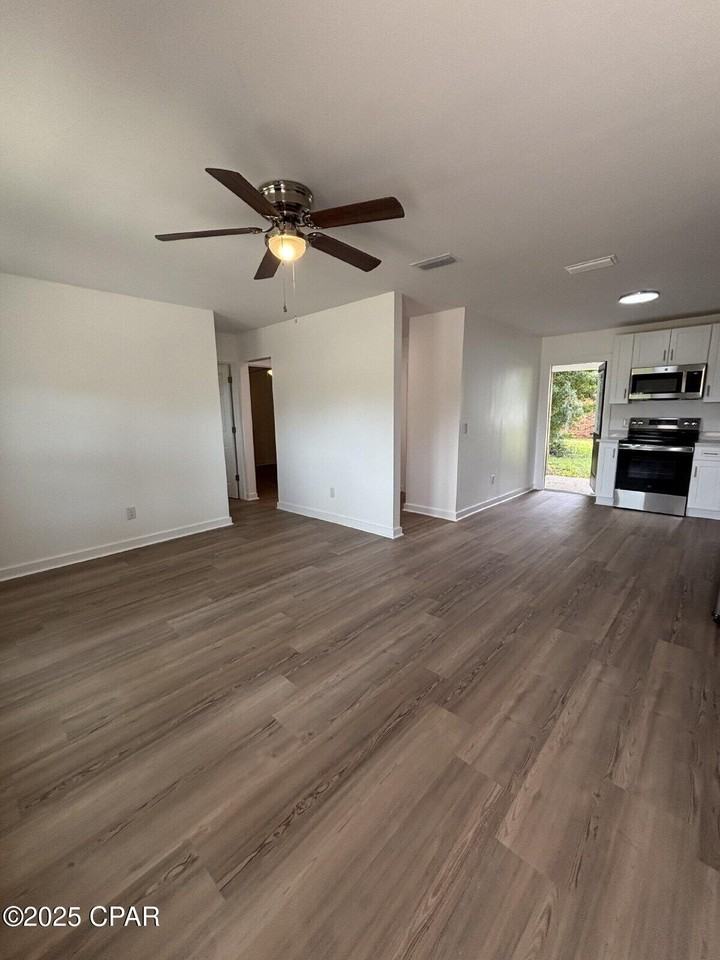 715 W 17th St Apt 3 #3 - Photo 7 of 8