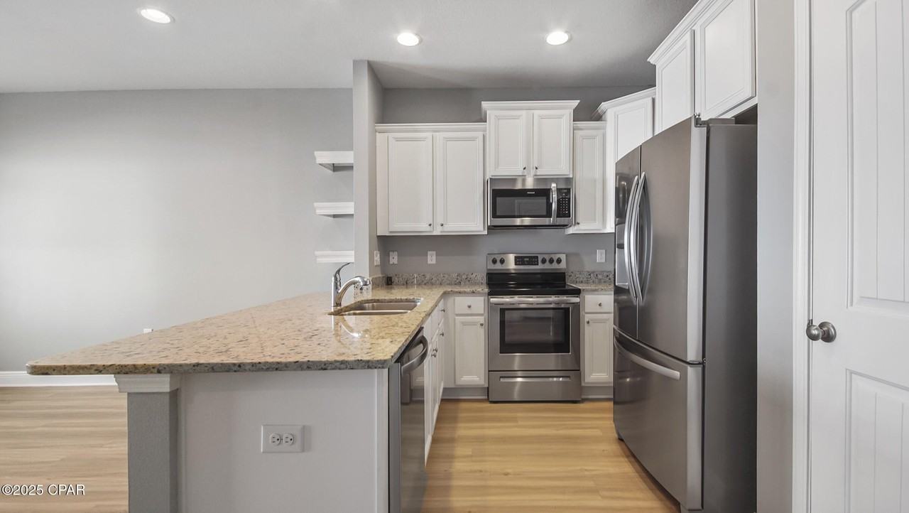 7471 Shadow Lake Dr - Photo 7 of 40