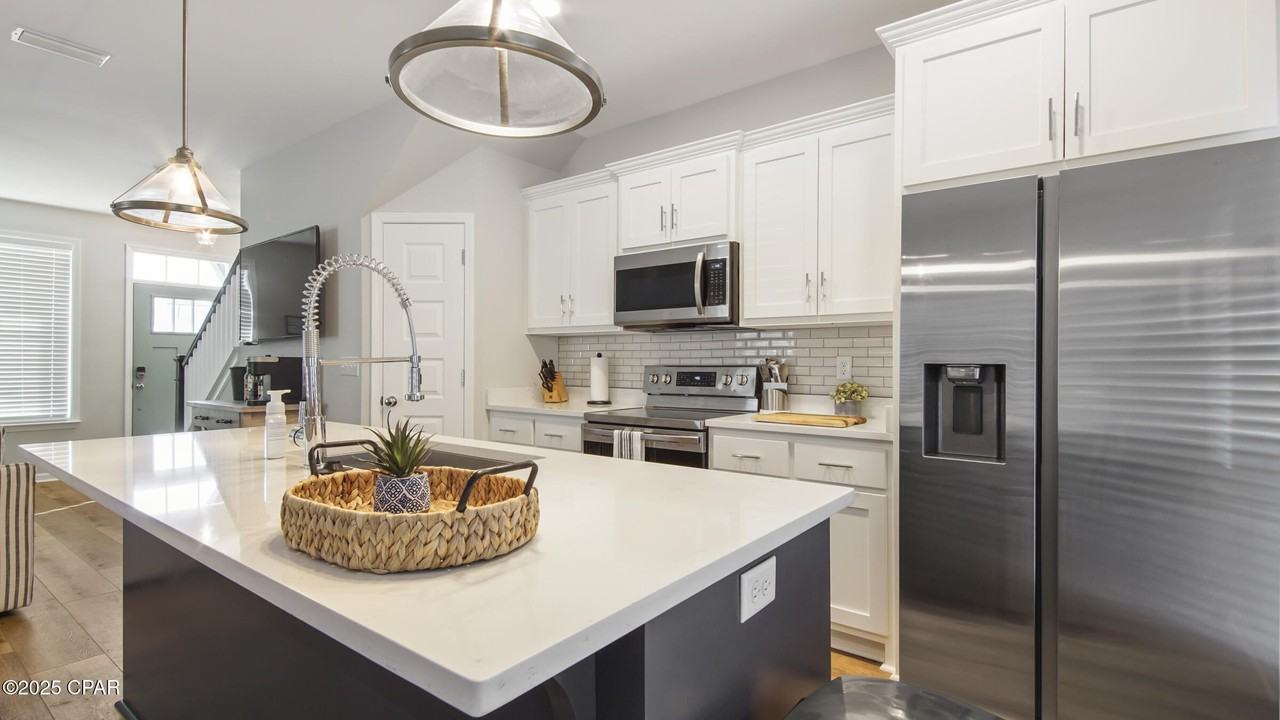 408 Raven Lane - Photo 3 of 31