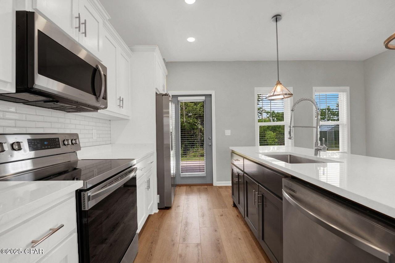 408 Raven Lane - Photo 7 of 31