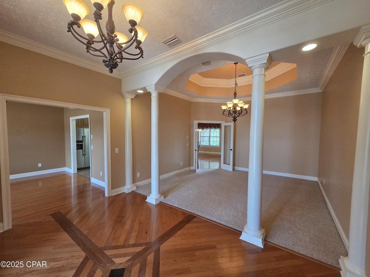 3401 Hillcrest Dr - Photo 3 of 34