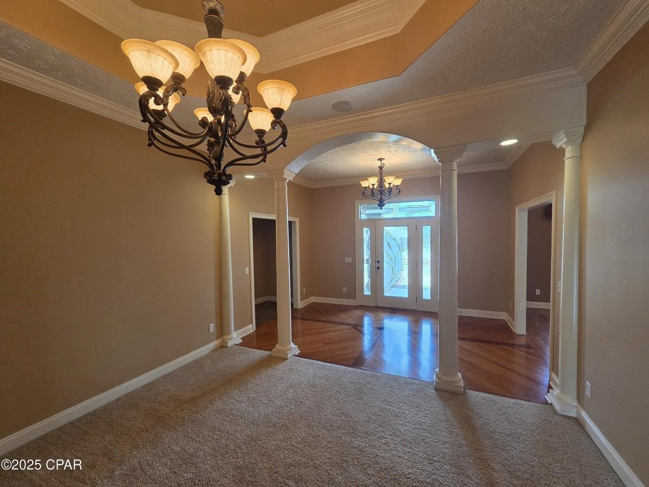 3401 Hillcrest Dr - Photo 4 of 34