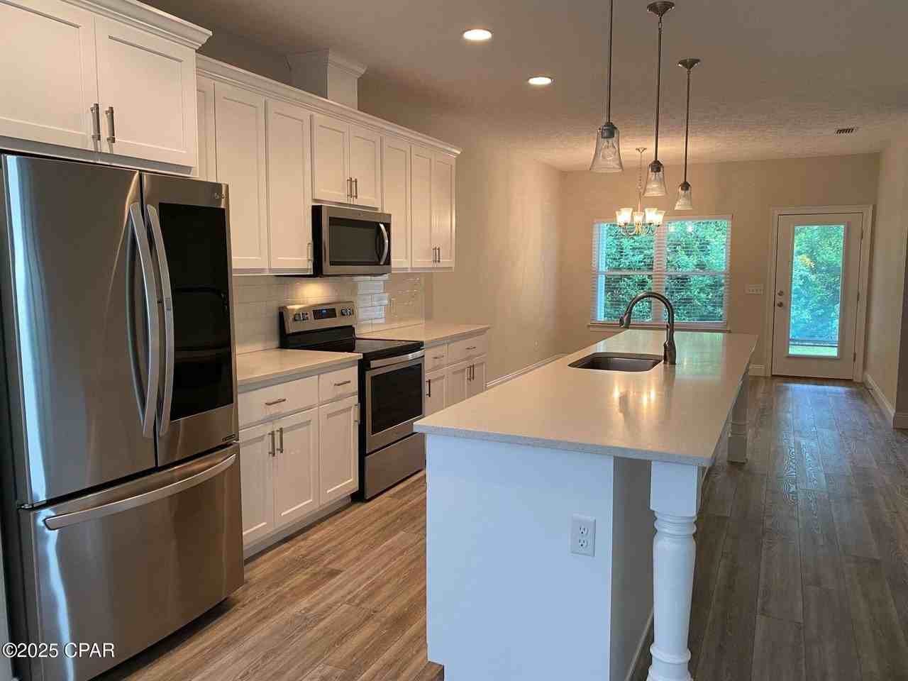 1001 Clay Ave - Photo 3 of 15