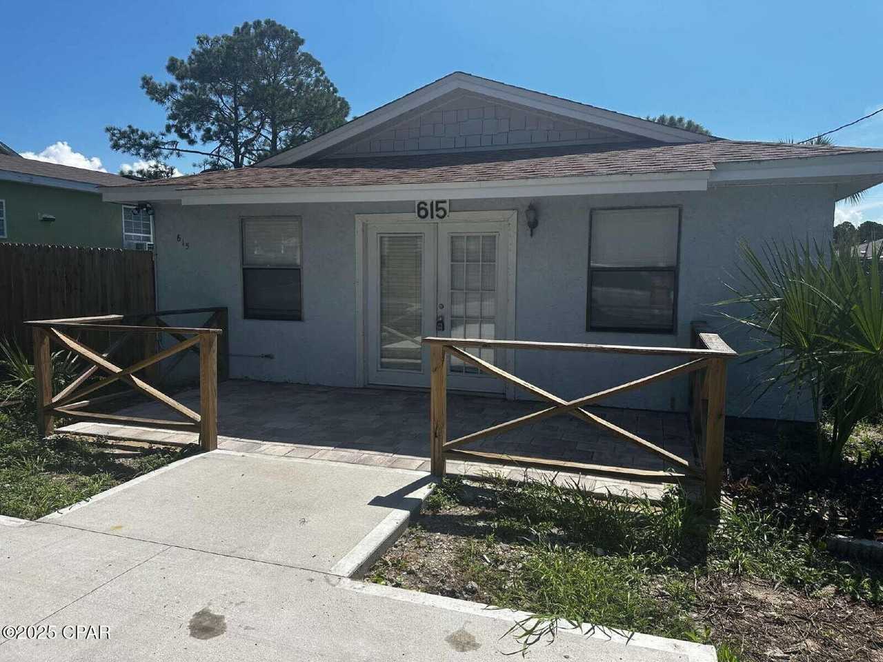 615 Gardenia St