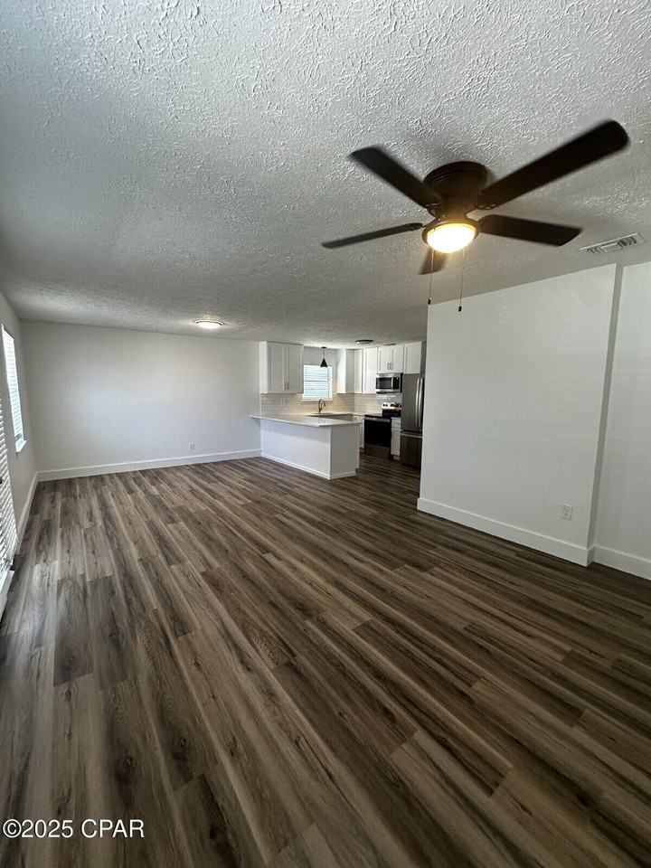 615 Gardenia St - Photo 4 of 8