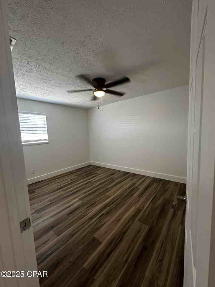 615 Gardenia St - Photo 6 of 8