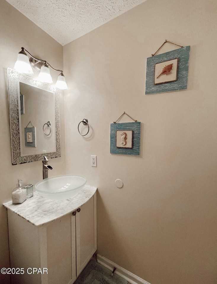 1716 Hickory Ave - Photo 4 of 9