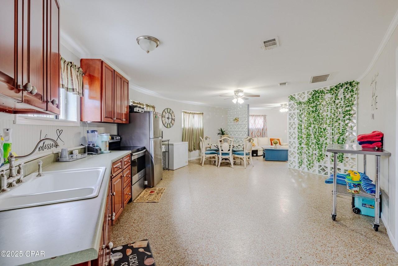 1203 Minnesota Ave - Photo 5 of 29