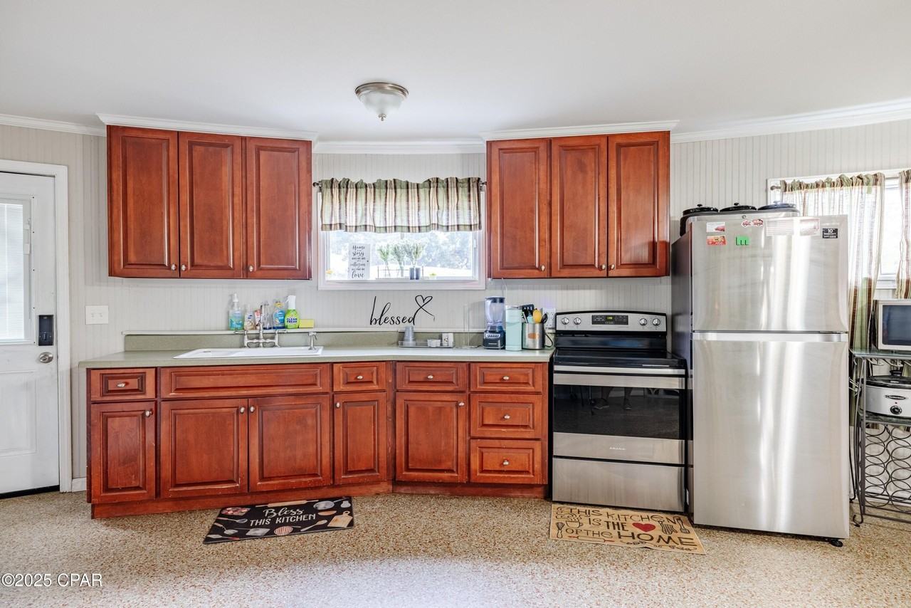 1203 Minnesota Ave - Photo 6 of 29