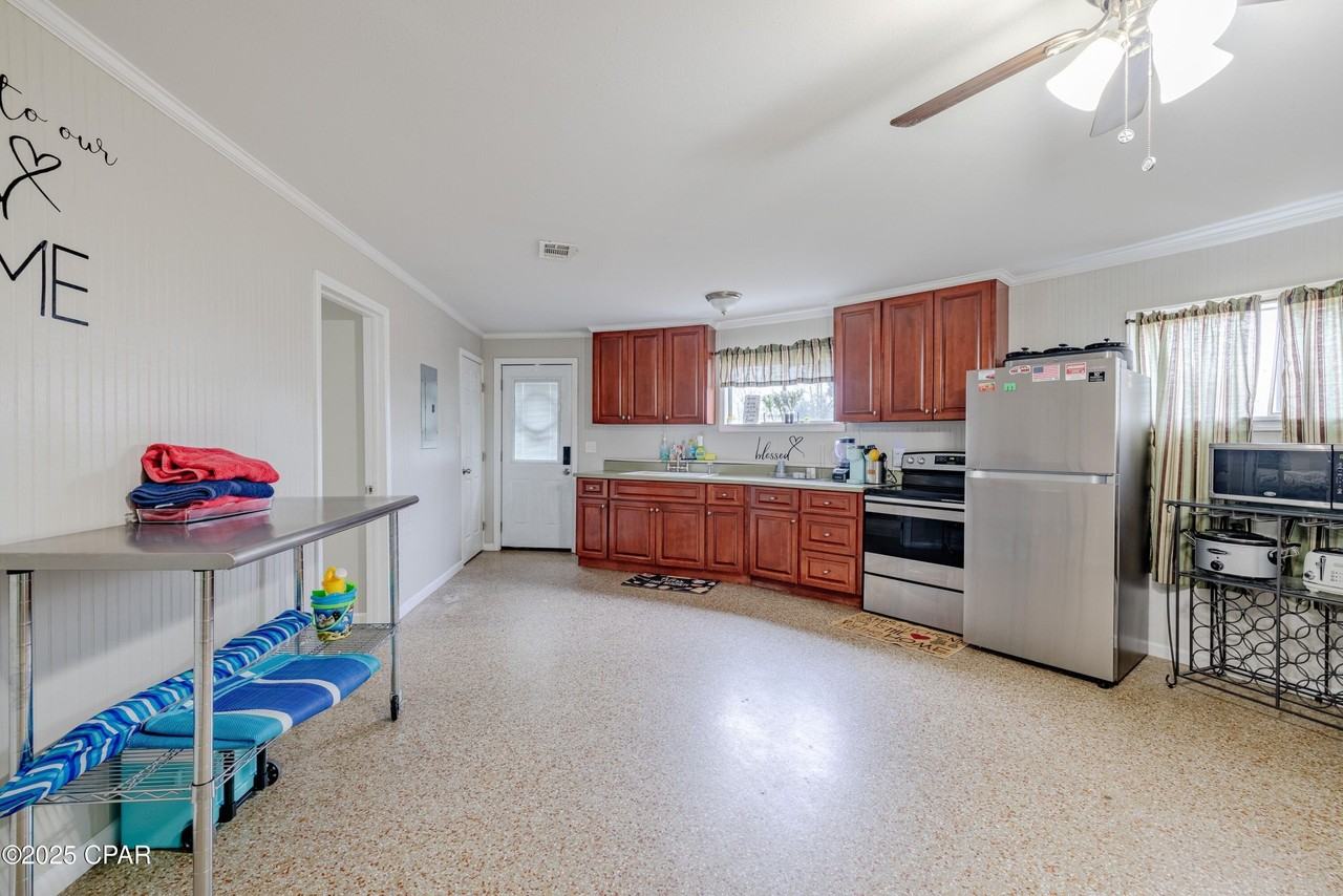 1203 Minnesota Ave - Photo 7 of 29