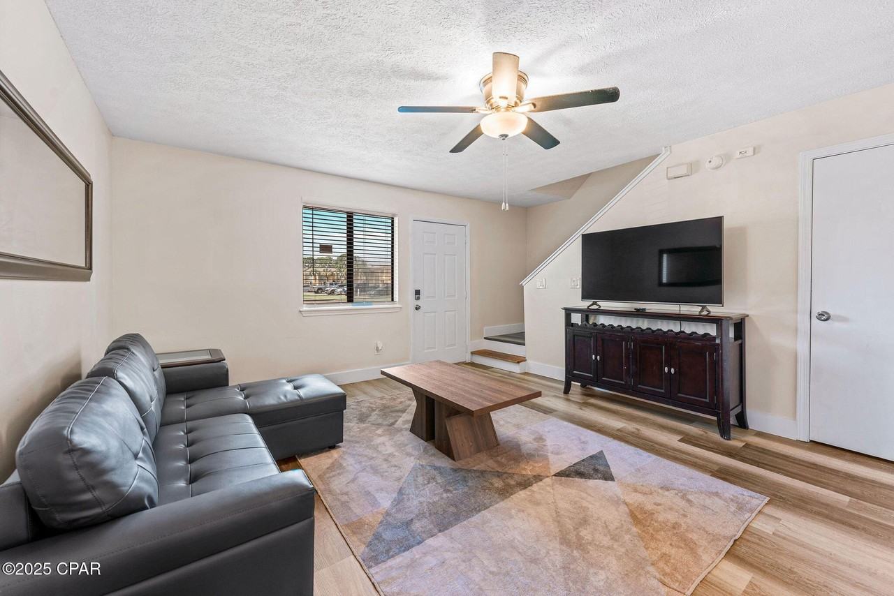 120 Bonnie Ln - Photo 3 of 49