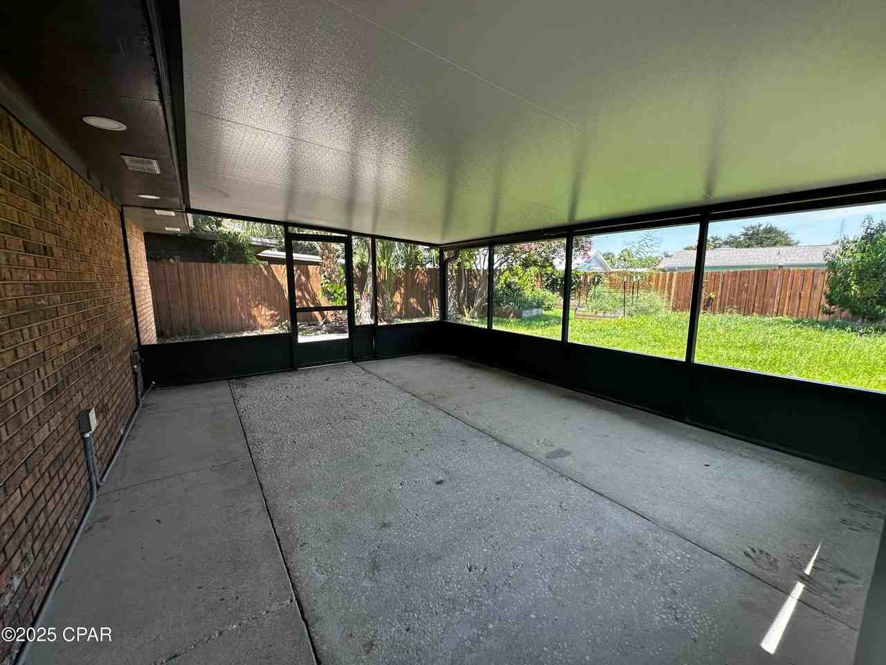 112 Woodlawn Dr - Photo 3 of 22