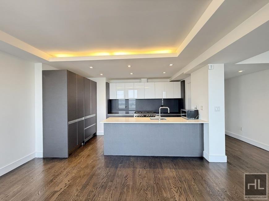 666 West End Avenue - Photo 2 of 10