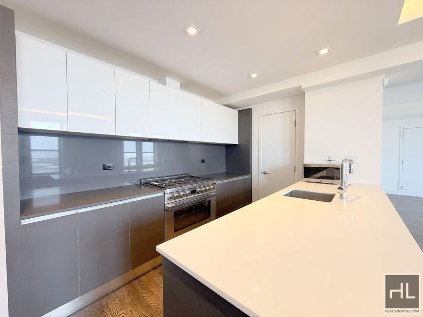 666 West End Avenue - Photo 5 of 10