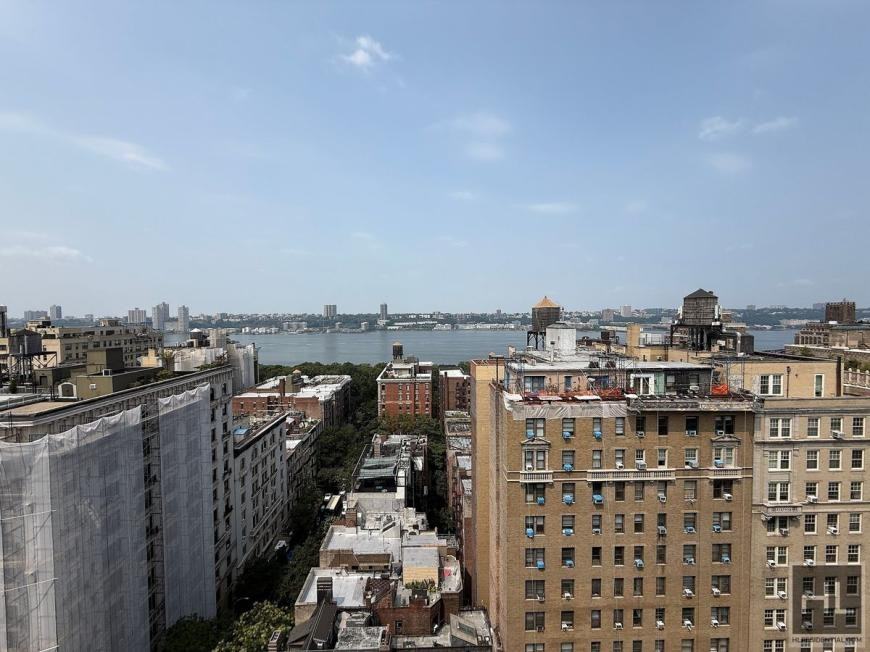 666 West End Avenue - Photo 7 of 10