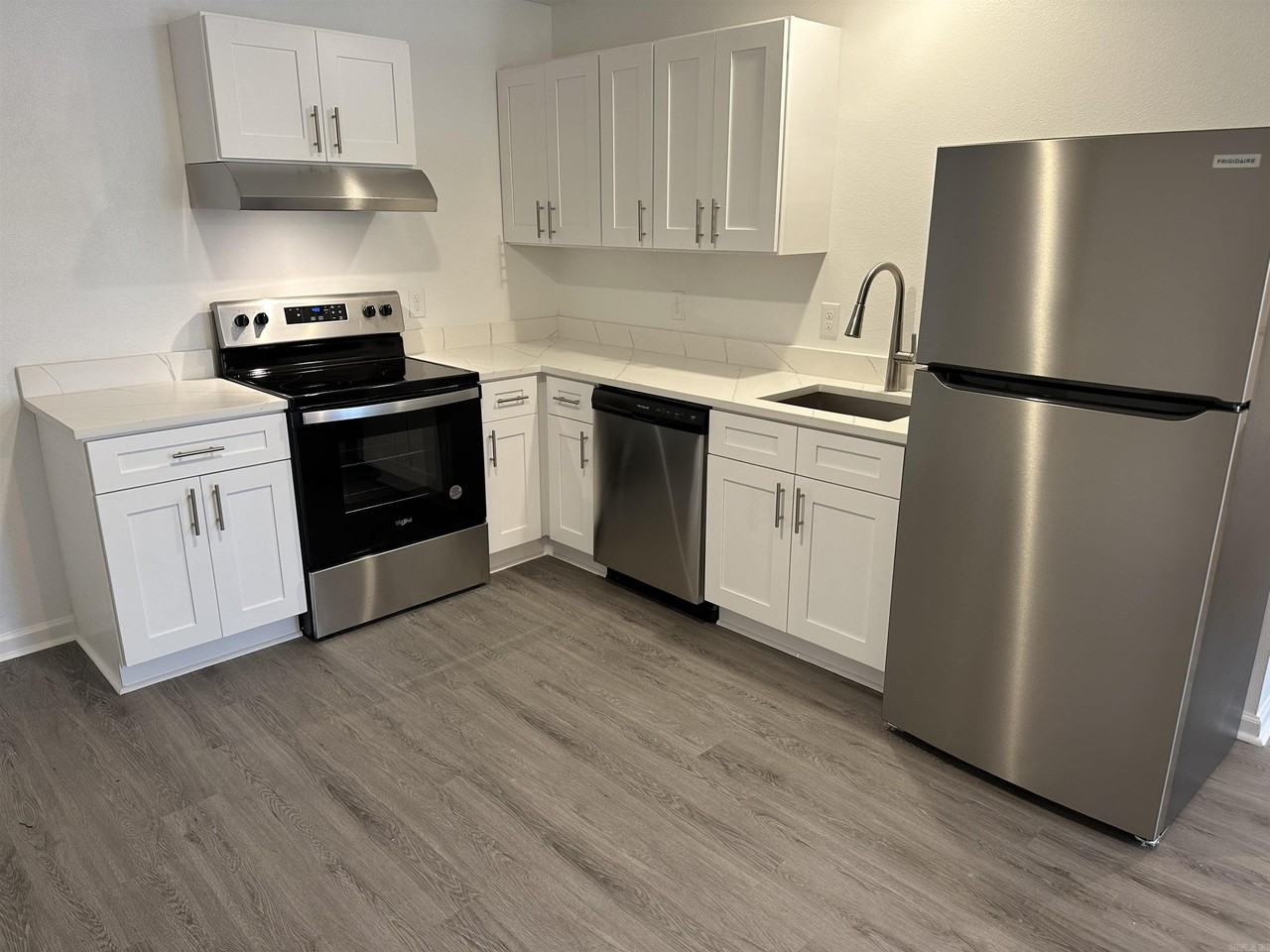 8B Hiland Pl - Photo 4 of 13