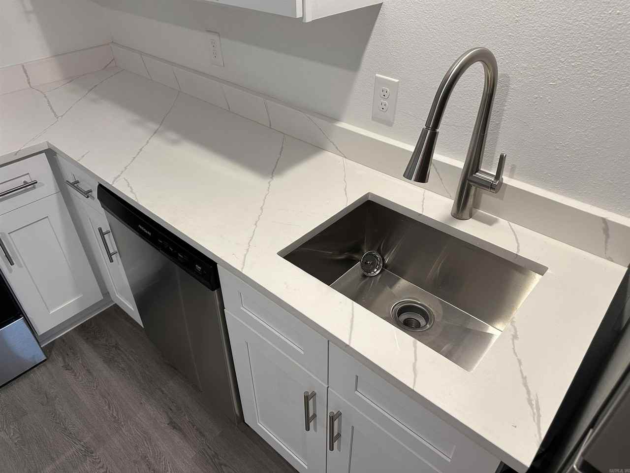 8B Hiland Pl - Photo 7 of 13