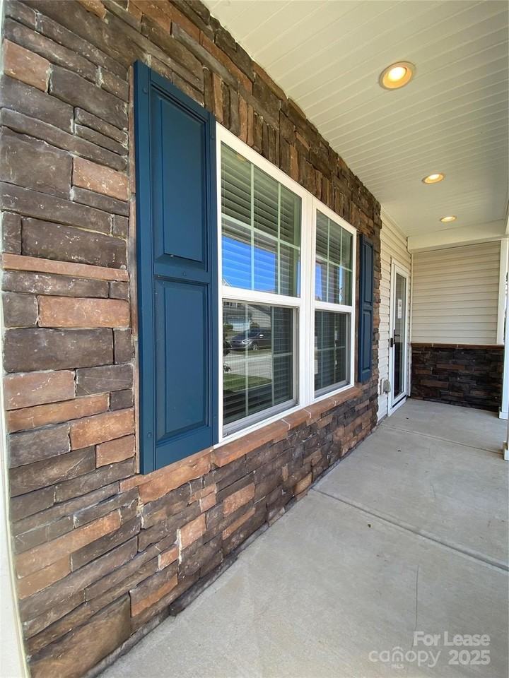 1295 Farm Branch Dr Sw - Photo 2 of 31