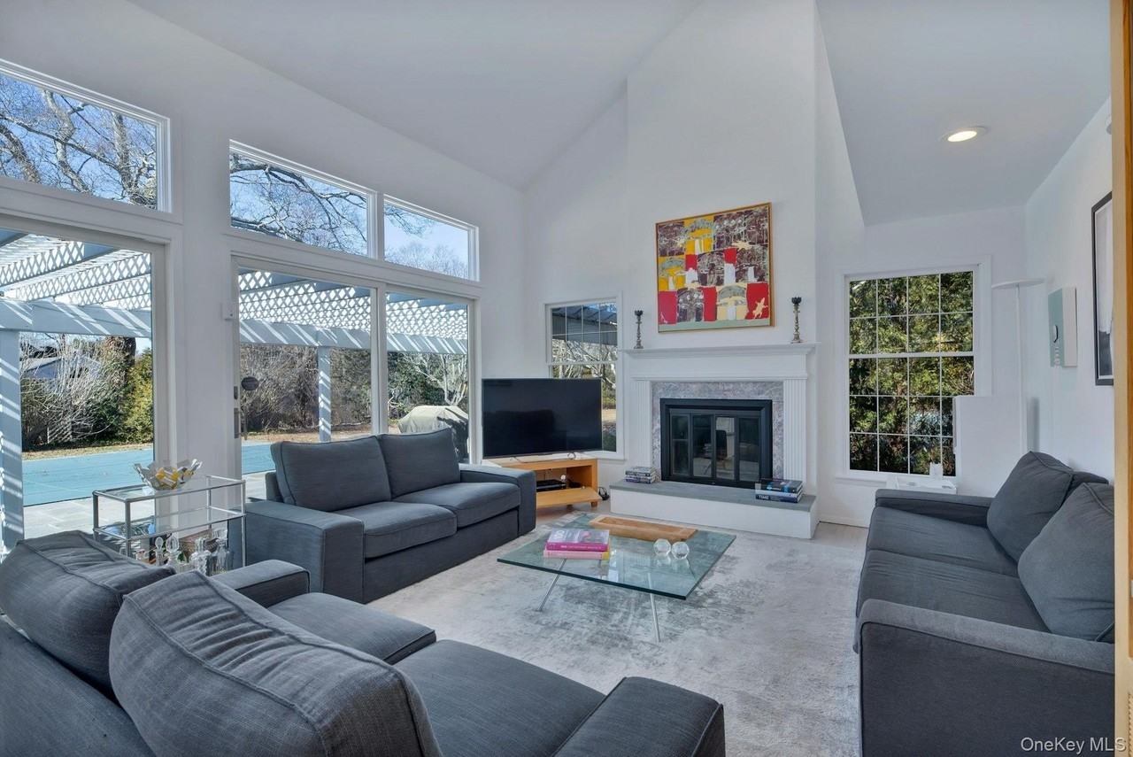 94 S Country Rd - Photo 3 of 40