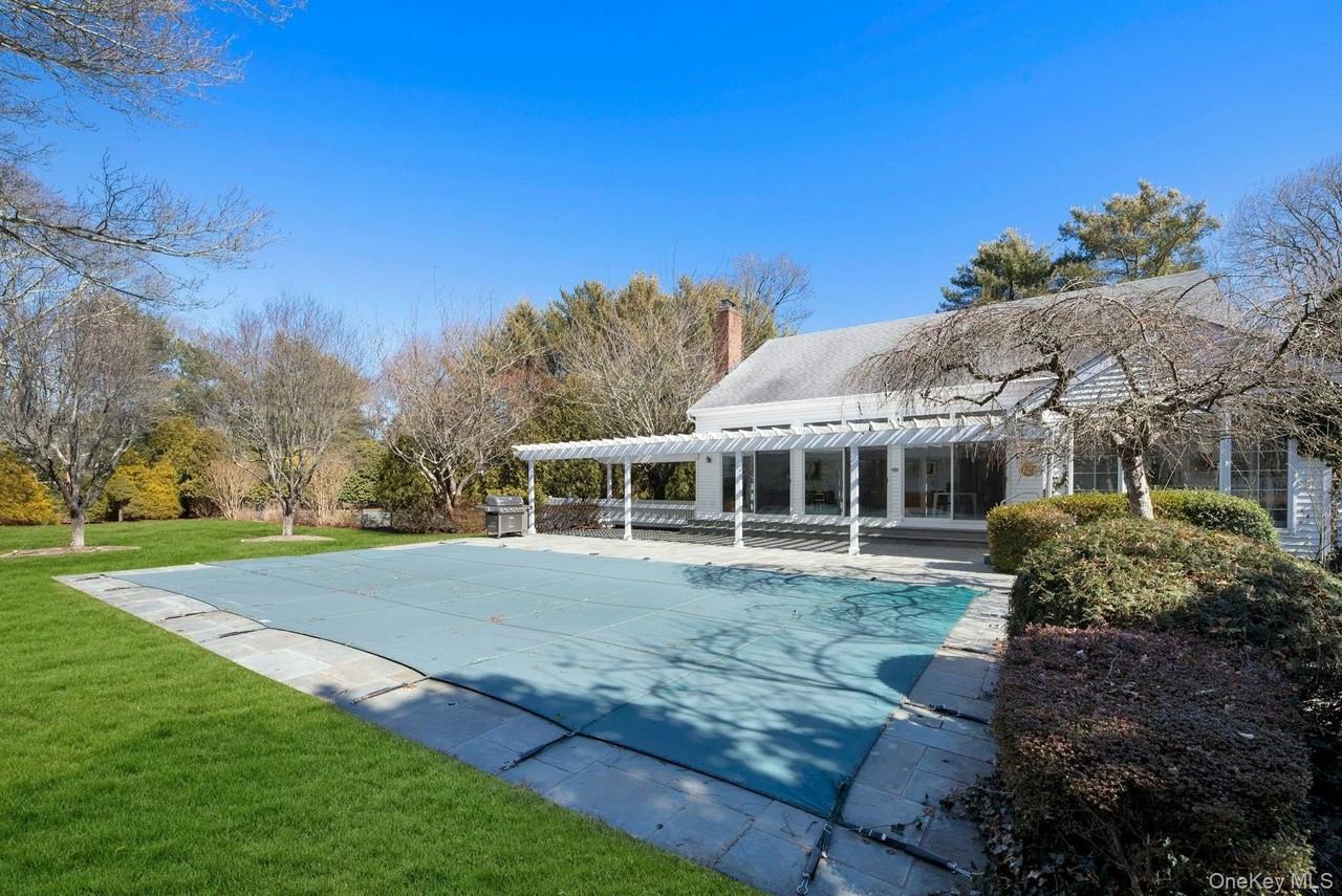 94 S Country Rd - Photo 6 of 40