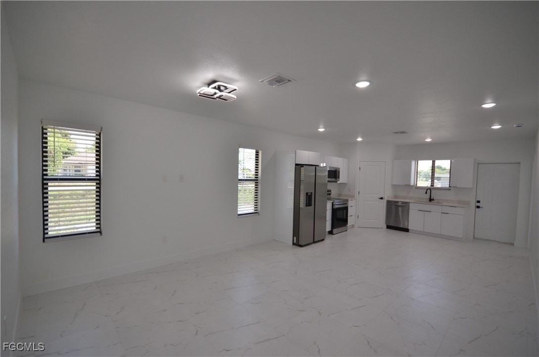 2188 Barker Blvd - Photo 7 of 35