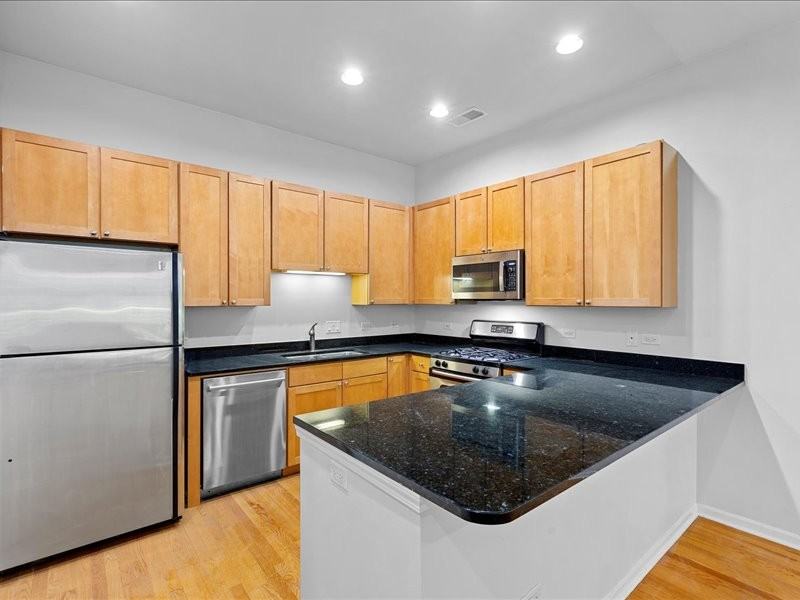 945 N Howe St #H - Photo 3 of 11