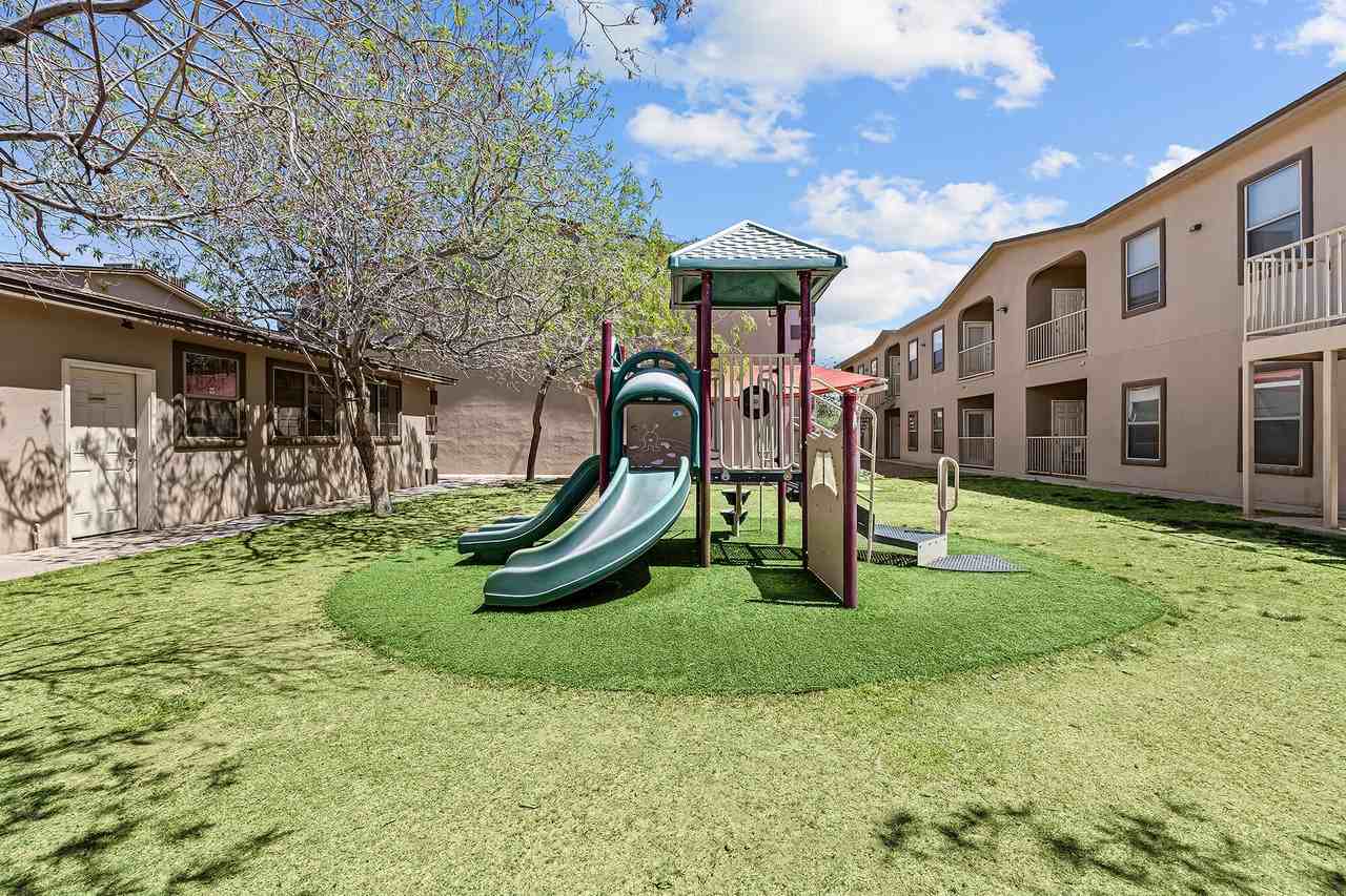 LA JOLLA PLACE - Photo 2 of 9