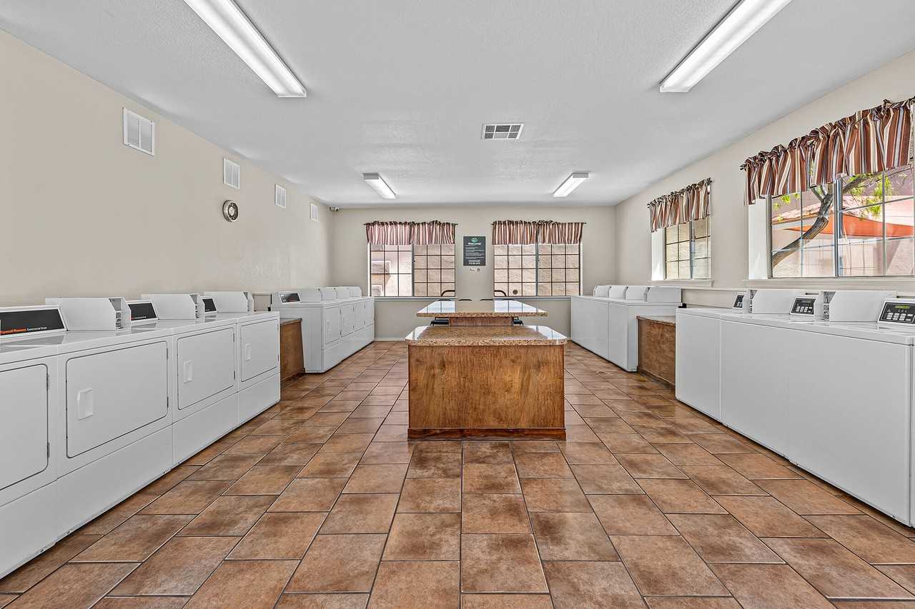 LA JOLLA PLACE - Photo 6 of 9