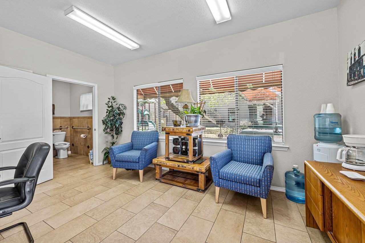 LA JOLLA PLACE - Photo 7 of 9